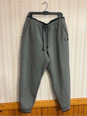 Nike Men’s Gray Baylor Jogger Sweatpants